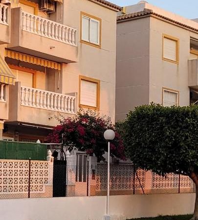 Apartamento Bajo Con Terraza Y Piscina Torrevieja Eksteriør billede