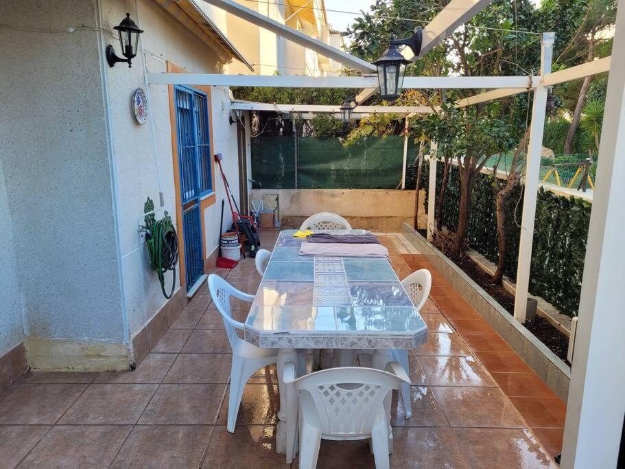 Apartamento Bajo Con Terraza Y Piscina Torrevieja Eksteriør billede