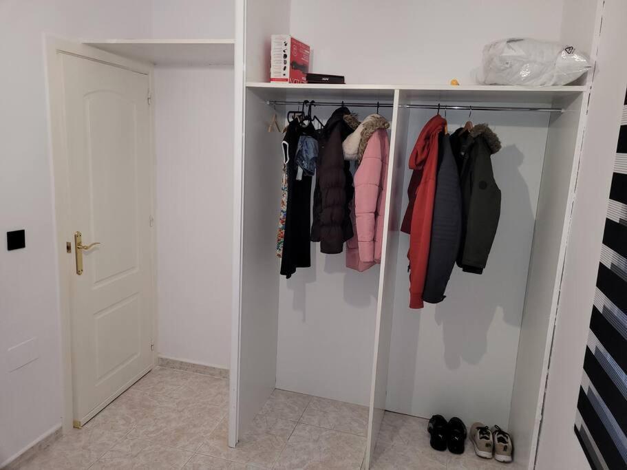 Apartamento Bajo Con Terraza Y Piscina Torrevieja Eksteriør billede