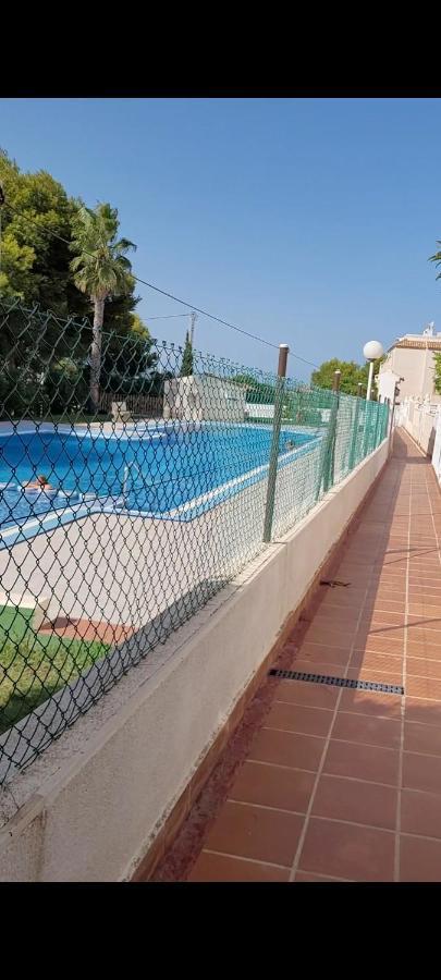 Apartamento Bajo Con Terraza Y Piscina Torrevieja Eksteriør billede