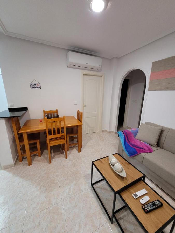 Apartamento Bajo Con Terraza Y Piscina Torrevieja Eksteriør billede