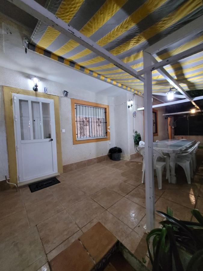Apartamento Bajo Con Terraza Y Piscina Torrevieja Eksteriør billede