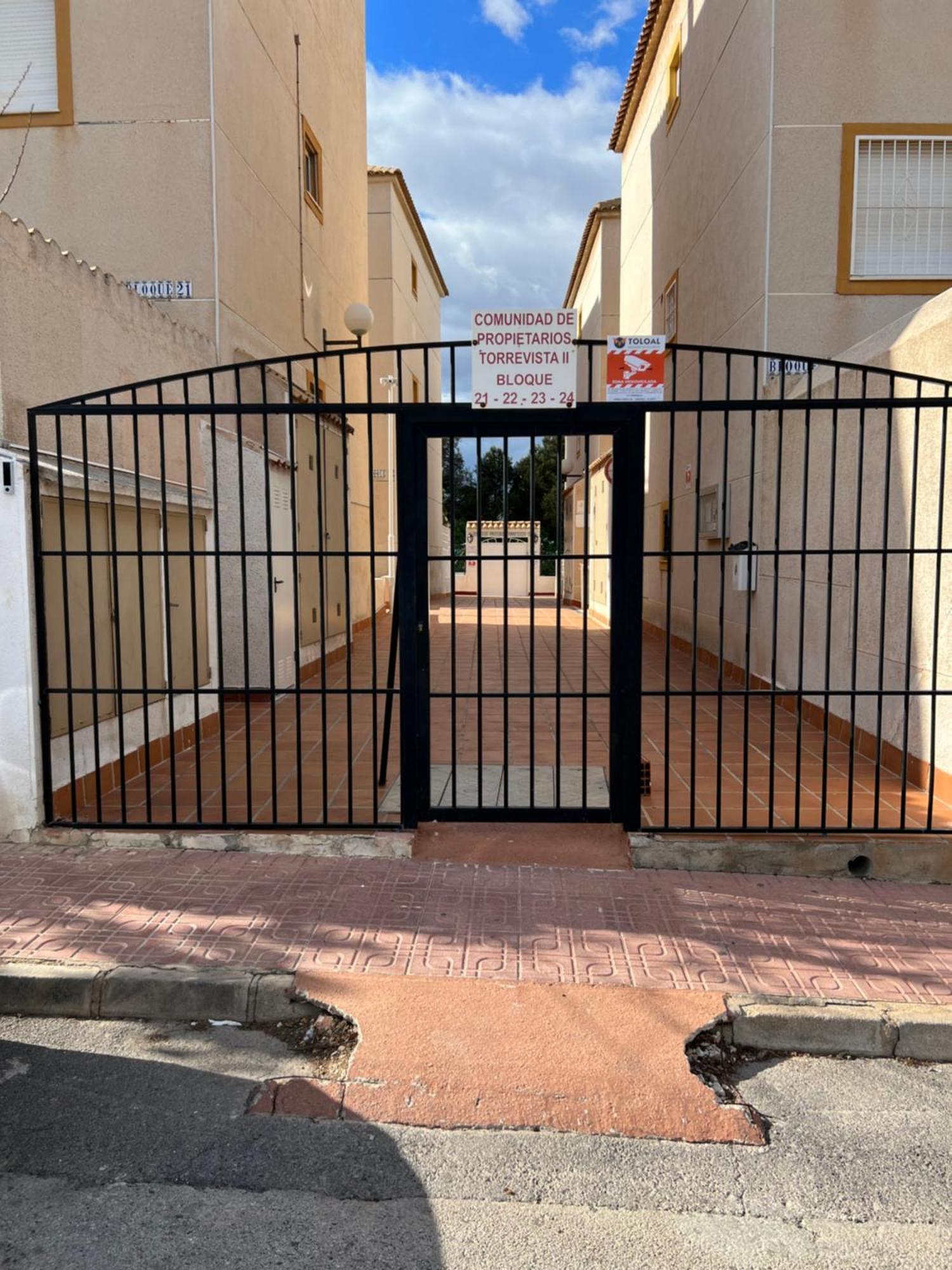 Apartamento Bajo Con Terraza Y Piscina Torrevieja Eksteriør billede